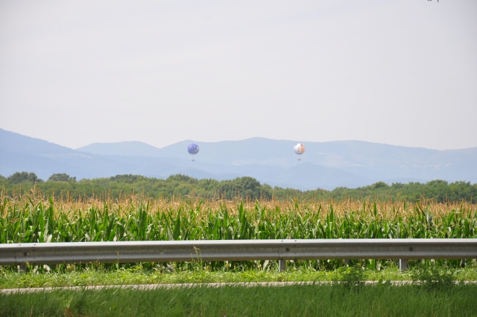 Diapo ferme en plaine montgolfière